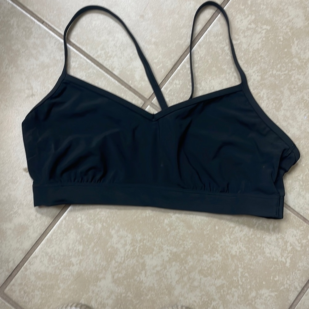 Black sports bra